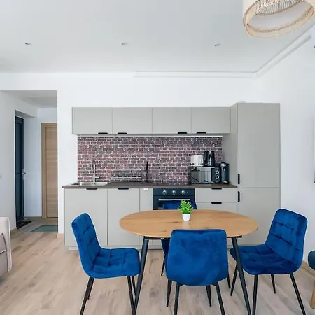 New 2 Br- 2 Bedroom In 15 Eiffel Clim